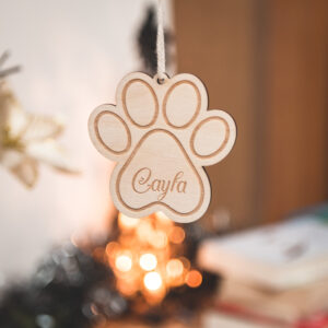 Boule de Noël patte de chien personnalisée avec nom de chien